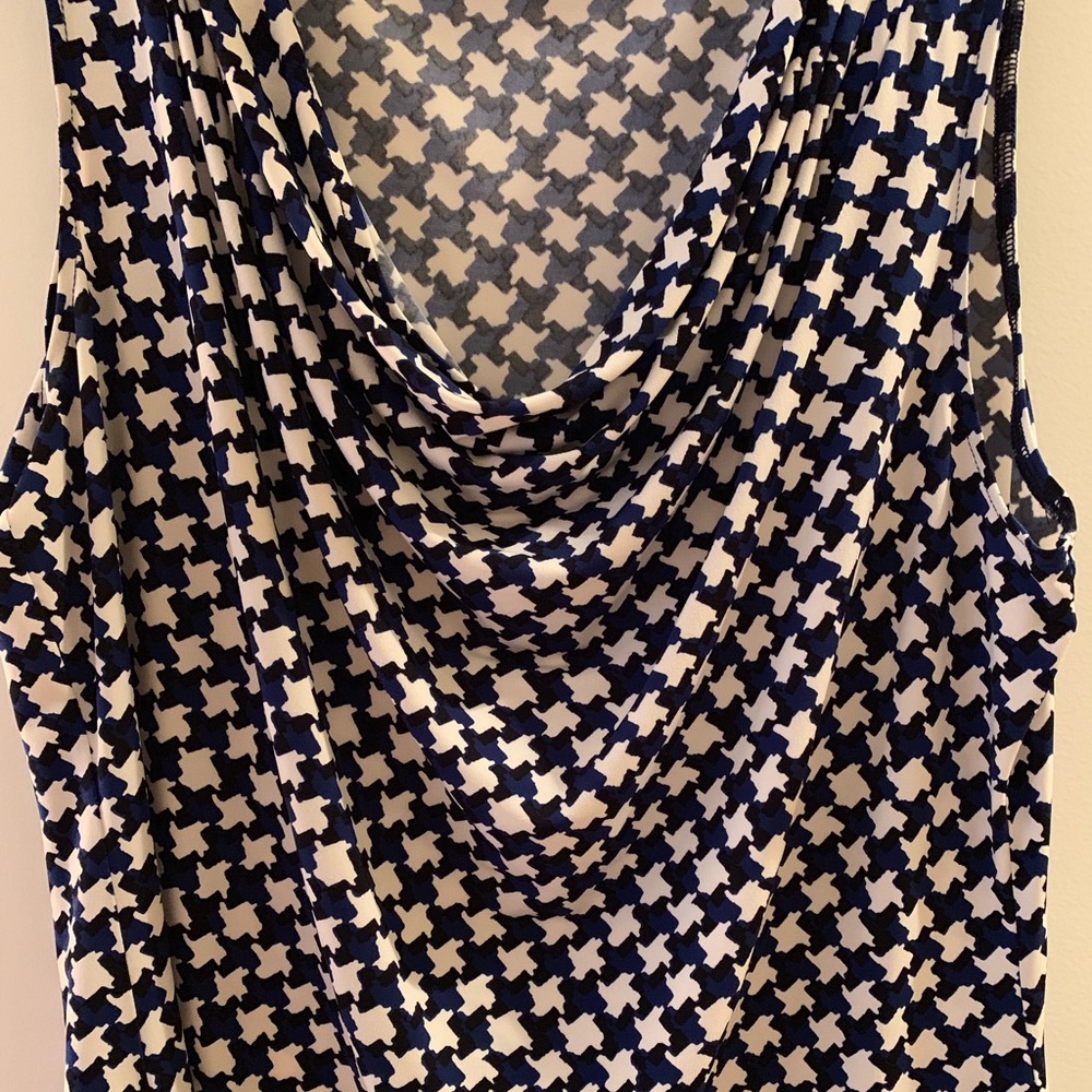 Calvin Klein XL scoop neck shirt